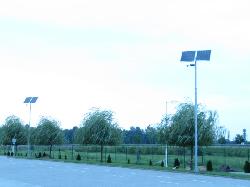 UNK-MONO-80W8M-2014-(KV) napelemes kandeláberek üzembe helyezése az ORIFLAME raktárépületnél Üllőn. 