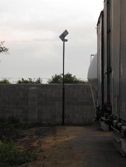 A FILEP-TRANS Kft. telephelyén UNK-MONO-8WR-2013-(KV) napelemes kandeláberek biztosítják a térvilágítást Megyaszó településen. A fényképek egy része még a napelemek déli irányban történő  beállítása előtt készült.