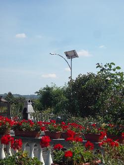 Zalaszentiván, családi ház napelemes térvilágítása UNK-MONO-8W-2011 kandeláber telepítésével.