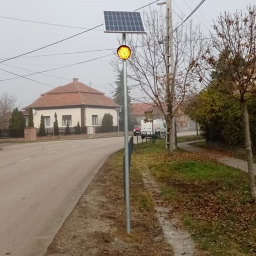 Újszász, Solar powered yellow beacon light